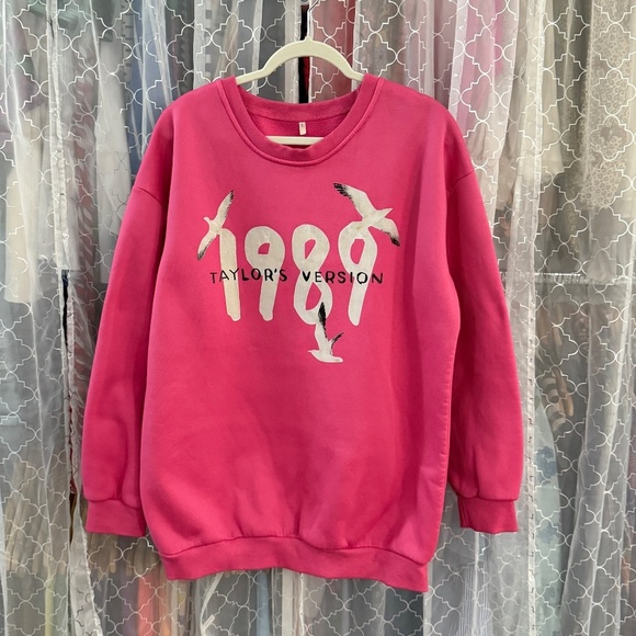 Taylor Swift 1989 Taylor's Version Crewneck Pink Sweatshirt Large - Picture 1 of 9